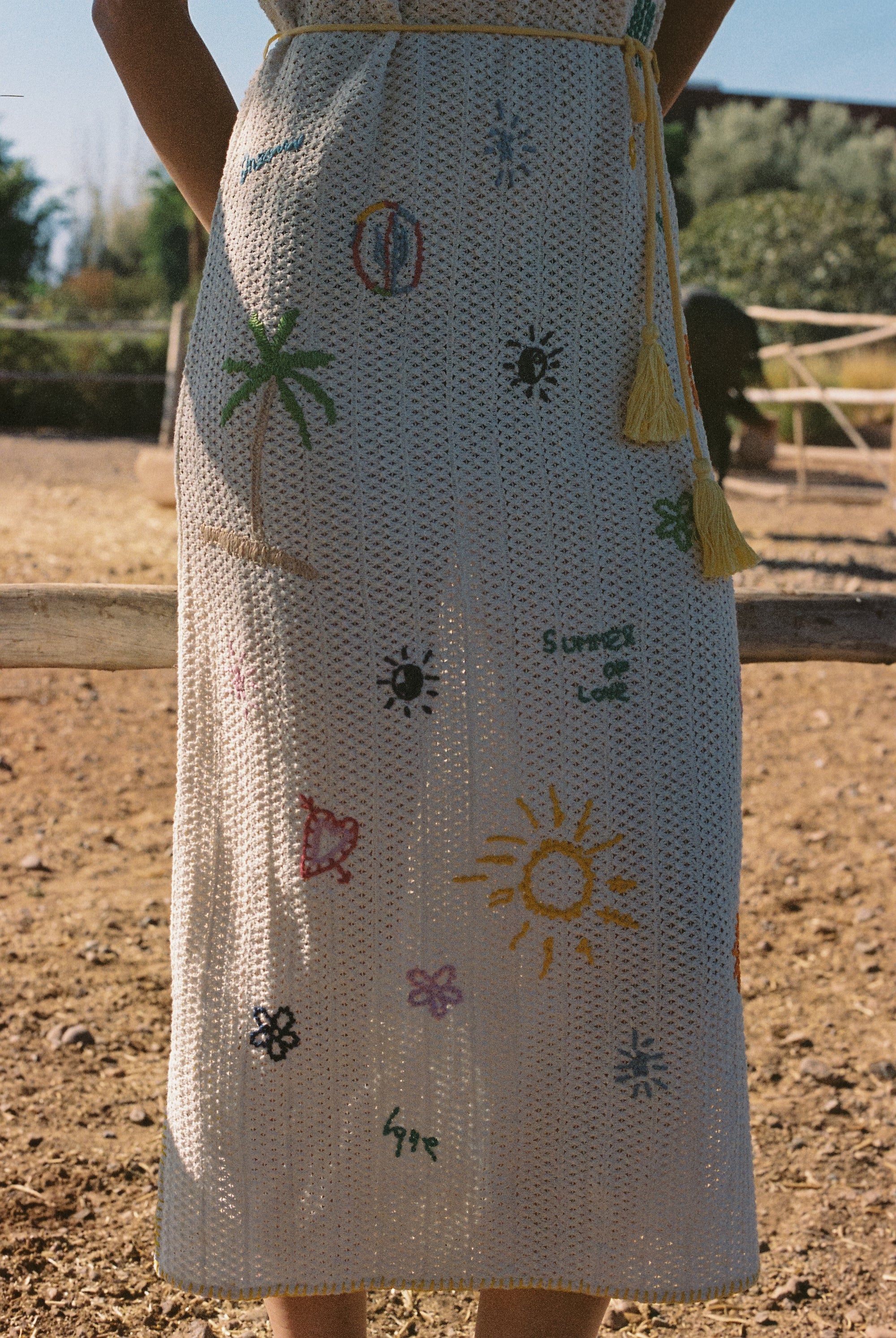 Robe en crochet brodée