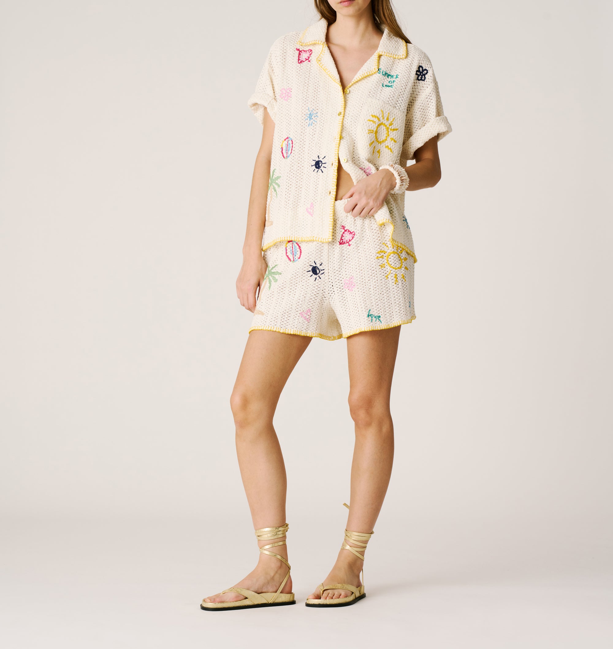 Crochet embroidered short