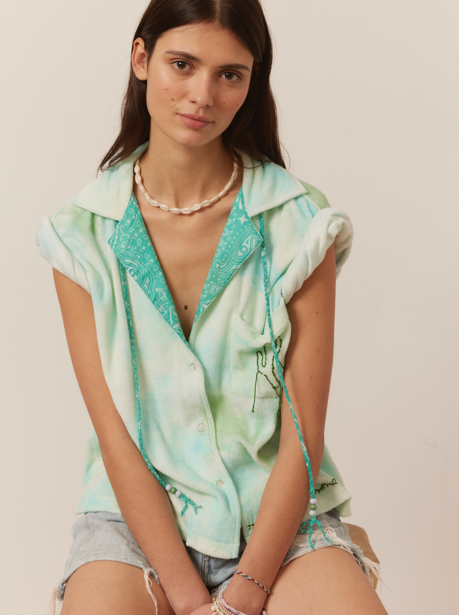 Chemise en éponge bleue
