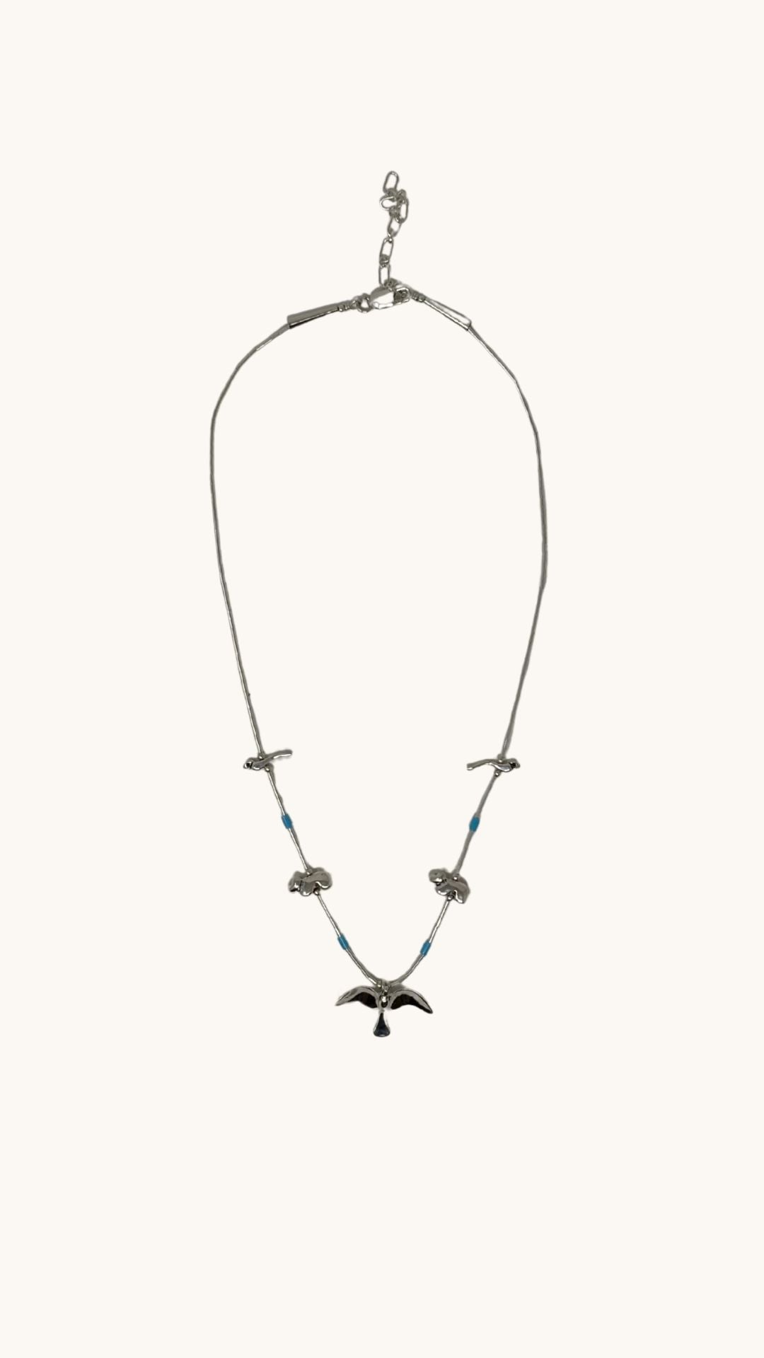 Collier court en argent sterling représentant l'animal de pouvoir