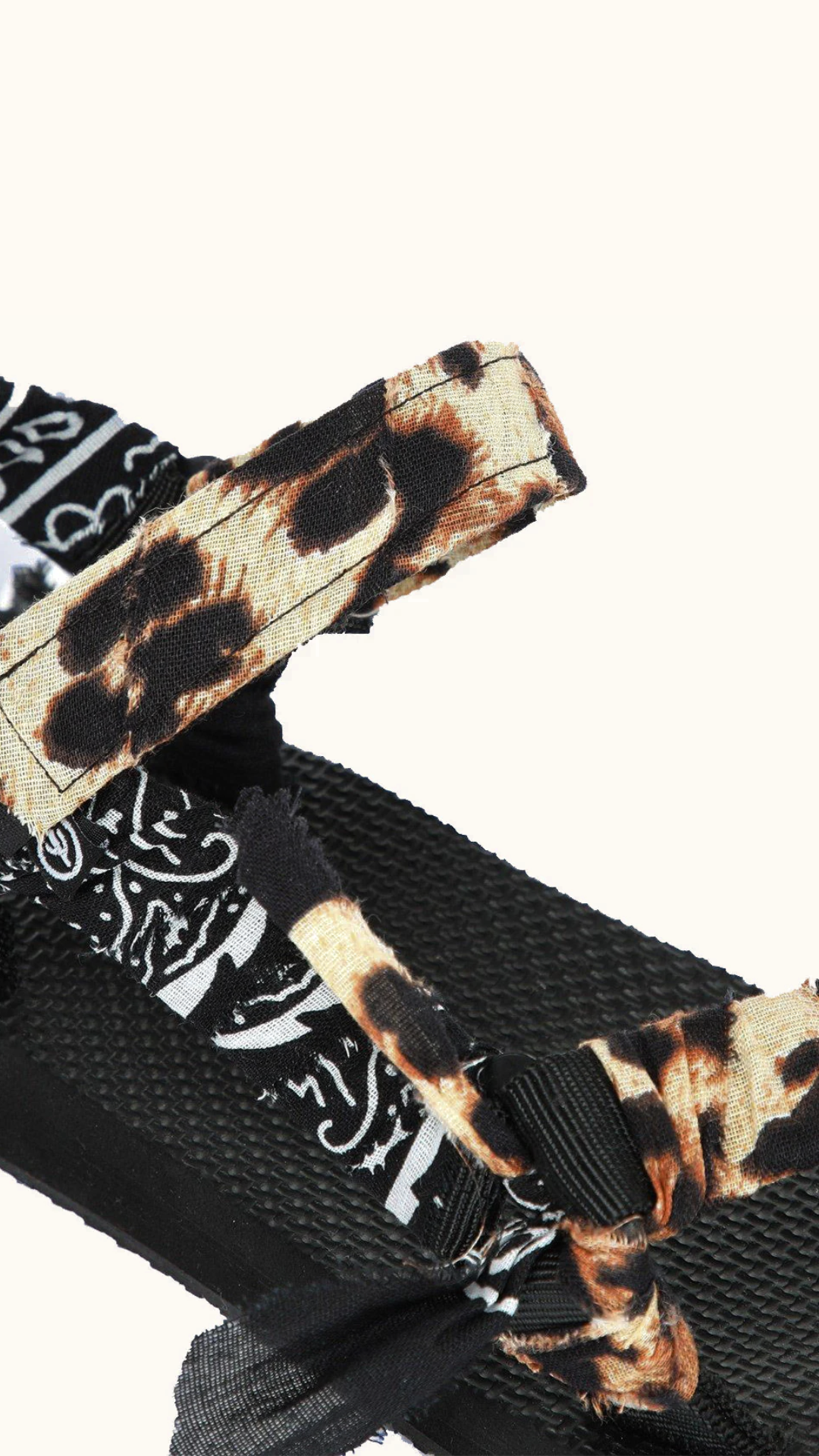 Trekky leopard print & black bandana